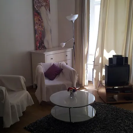 Naprstkova Apartment *